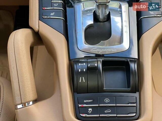 Белый Порше Каен, объемом двигателя 3.6 л и пробегом 159 тыс. км за 21000 $, фото 26 на Automoto.ua