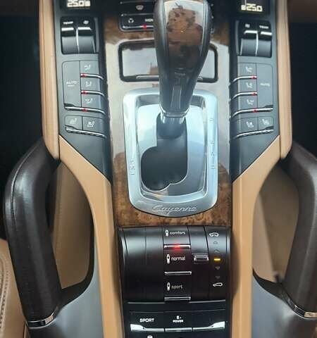 Білий Порше Cayenne, об'ємом двигуна 3 л та пробігом 229 тис. км за 19500 $, фото 10 на Automoto.ua