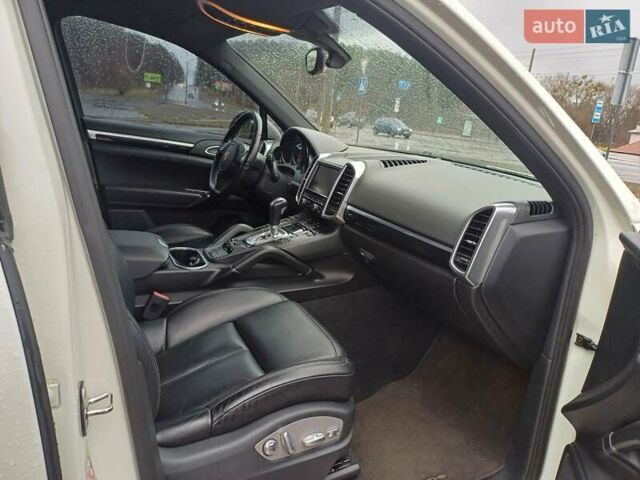 Белый Порше Каен, объемом двигателя 4.81 л и пробегом 168 тыс. км за 14000 $, фото 10 на Automoto.ua