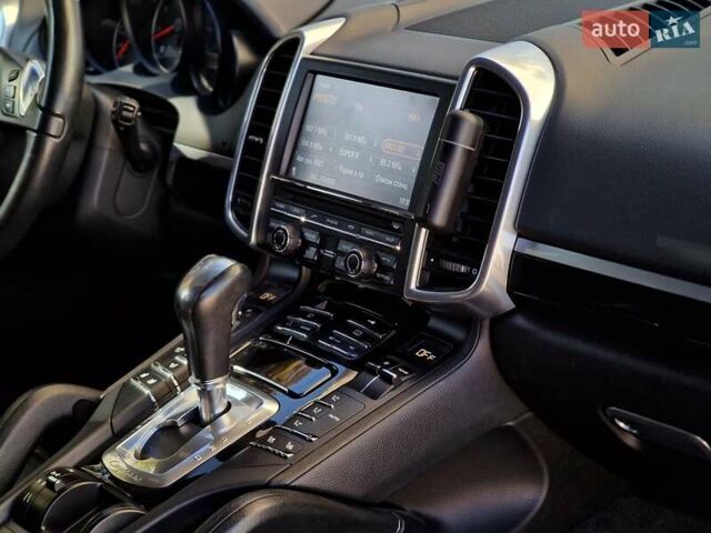 Белый Порше Каен, объемом двигателя 3.6 л и пробегом 143 тыс. км за 19990 $, фото 56 на Automoto.ua
