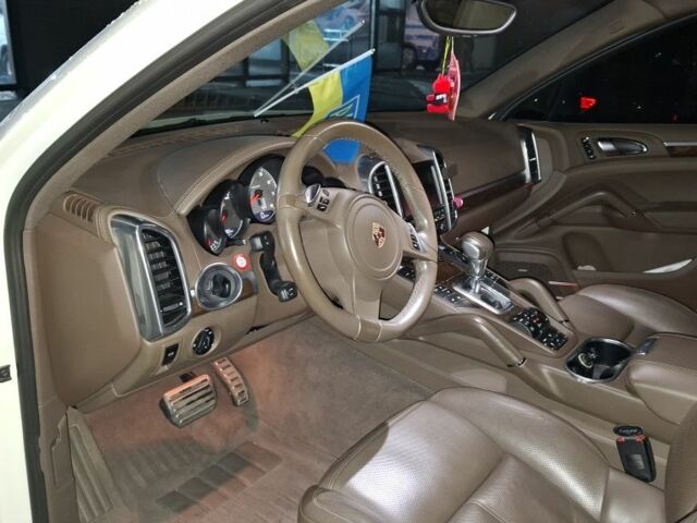 Білий Порше Cayenne, об'ємом двигуна 4.8 л та пробігом 131 тис. км за 23837 $, фото 6 на Automoto.ua