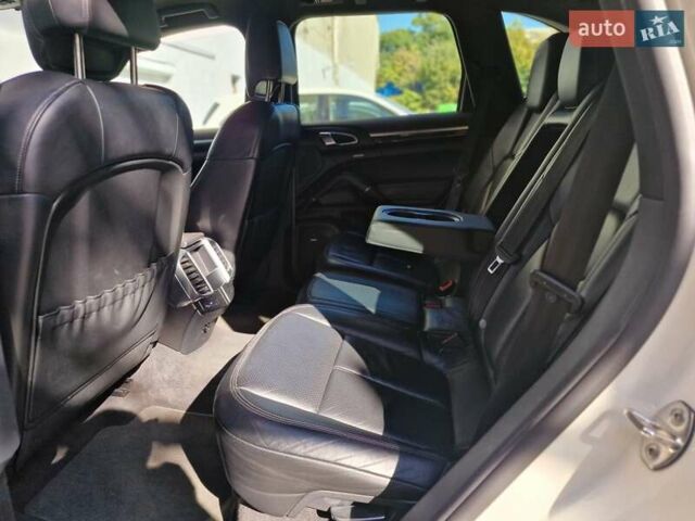 Белый Порше Каен, объемом двигателя 3.6 л и пробегом 143 тыс. км за 19990 $, фото 60 на Automoto.ua