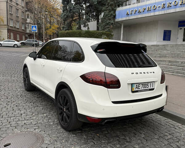 Білий Порше Cayenne, об'ємом двигуна 4.81 л та пробігом 197 тис. км за 18500 $, фото 2 на Automoto.ua