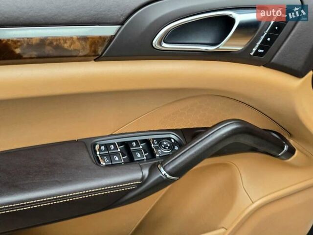 Білий Порше Cayenne, об'ємом двигуна 3 л та пробігом 225 тис. км за 16200 $, фото 12 на Automoto.ua
