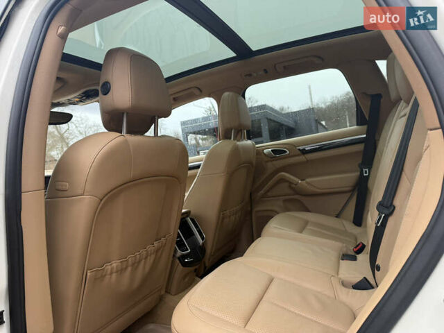 Белый Порше Каен, объемом двигателя 3.6 л и пробегом 159 тыс. км за 19999 $, фото 10 на Automoto.ua