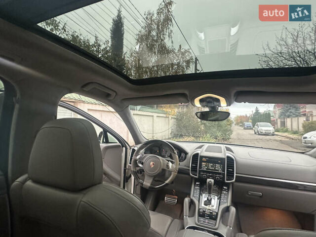 Білий Порше Cayenne, об'ємом двигуна 4.81 л та пробігом 194 тис. км за 21700 $, фото 14 на Automoto.ua