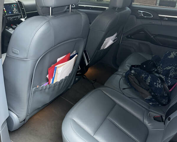 Білий Порше Cayenne, об'ємом двигуна 4.81 л та пробігом 197 тис. км за 18500 $, фото 16 на Automoto.ua