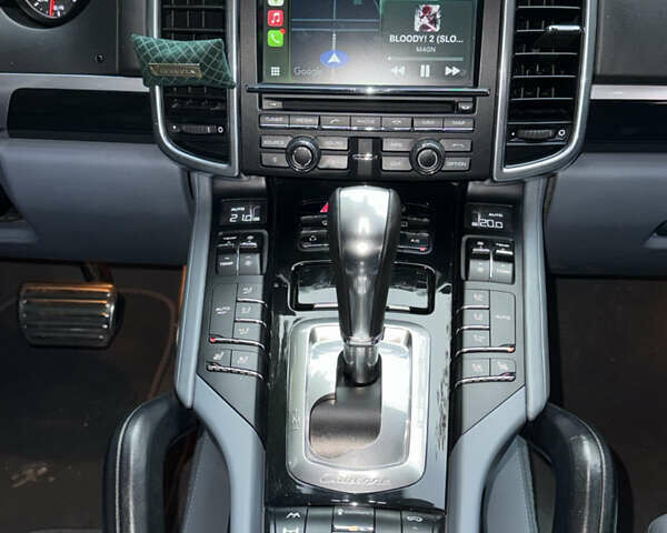 Білий Порше Cayenne, об'ємом двигуна 4.81 л та пробігом 197 тис. км за 18500 $, фото 9 на Automoto.ua