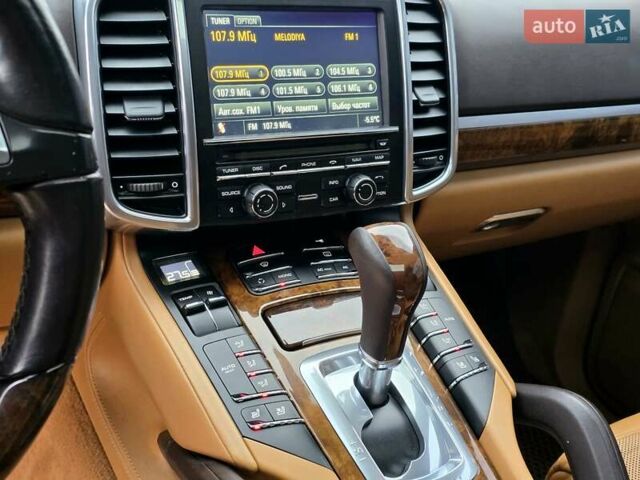 Білий Порше Cayenne, об'ємом двигуна 3 л та пробігом 225 тис. км за 16200 $, фото 20 на Automoto.ua