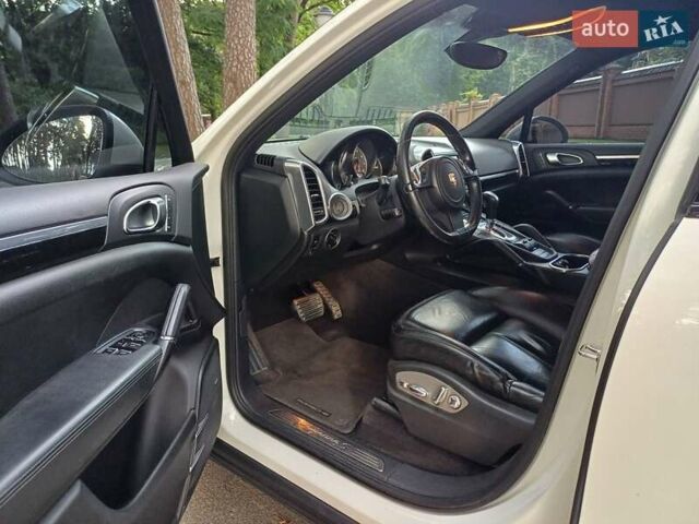 Белый Порше Каен, объемом двигателя 4.8 л и пробегом 167 тыс. км за 14999 $, фото 13 на Automoto.ua