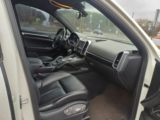 Белый Порше Каен, объемом двигателя 4.8 л и пробегом 168 тыс. км за 14028 $, фото 10 на Automoto.ua