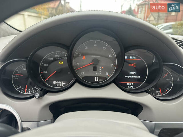 Білий Порше Cayenne, об'ємом двигуна 4.81 л та пробігом 194 тис. км за 21700 $, фото 18 на Automoto.ua
