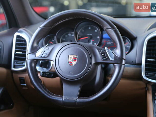 Белый Порше Каен, объемом двигателя 2.97 л и пробегом 248 тыс. км за 22900 $, фото 16 на Automoto.ua