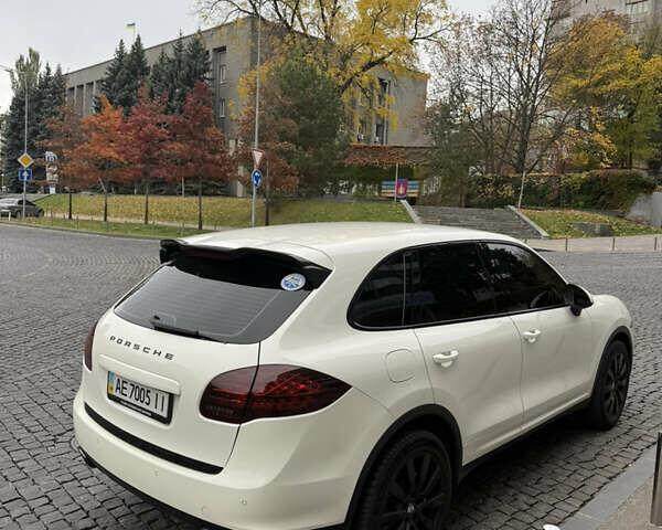 Білий Порше Cayenne, об'ємом двигуна 4.81 л та пробігом 197 тис. км за 18500 $, фото 3 на Automoto.ua