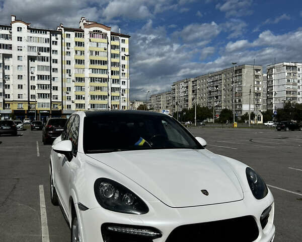 Белый Порше Каен, объемом двигателя 3 л и пробегом 200 тыс. км за 32000 $, фото 1 на Automoto.ua