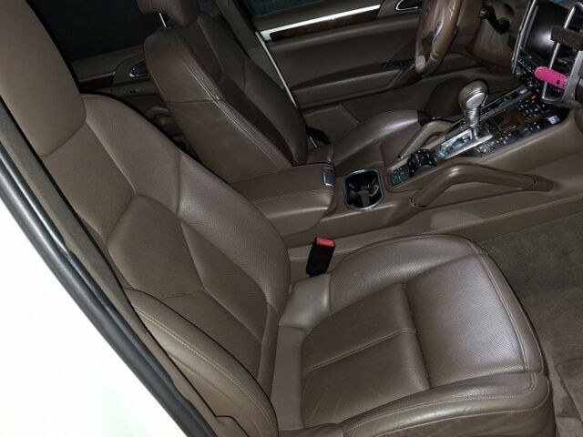 Білий Порше Cayenne, об'ємом двигуна 4.8 л та пробігом 131 тис. км за 23837 $, фото 5 на Automoto.ua