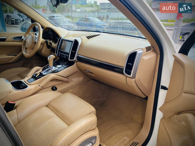 Белый Порше Каен, объемом двигателя 3.6 л и пробегом 255 тыс. км за 17500 $, фото 10 на Automoto.ua