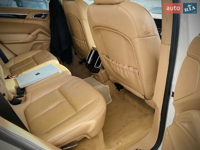 Белый Порше Каен, объемом двигателя 3.6 л и пробегом 255 тыс. км за 17500 $, фото 13 на Automoto.ua