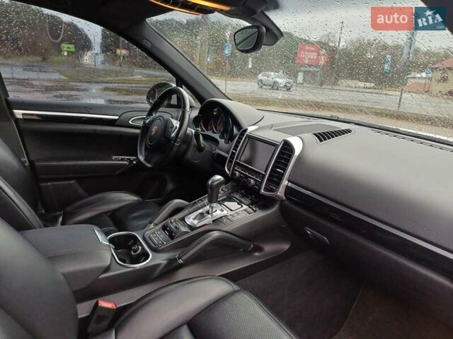 Белый Порше Каен, объемом двигателя 4.81 л и пробегом 168 тыс. км за 14000 $, фото 13 на Automoto.ua