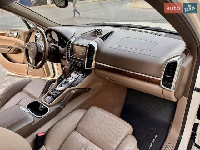 Порше Каен 2011 в Одессе на Automoto.ua Белый Порше Каен, объемом двигателя 4.81 л и пробегом 238 тыс. км за 16800 $, фото 51 на Automoto.ua