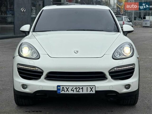 Білий Порше Cayenne, об'ємом двигуна 3 л та пробігом 225 тис. км за 16200 $, фото 3 на Automoto.ua