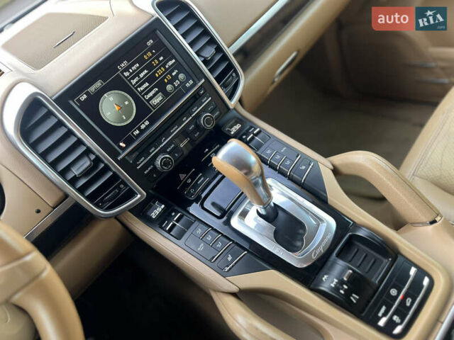 Белый Порше Каен, объемом двигателя 3.6 л и пробегом 167 тыс. км за 17500 $, фото 15 на Automoto.ua