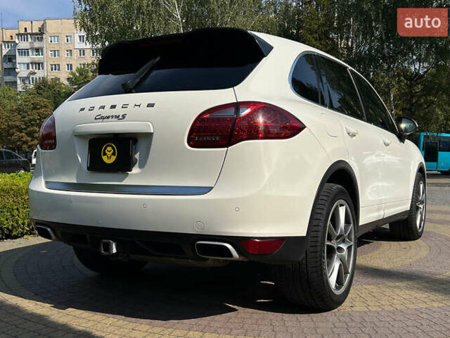 Белый Порше Каен, объемом двигателя 4.8 л и пробегом 147 тыс. км за 17800 $, фото 6 на Automoto.ua