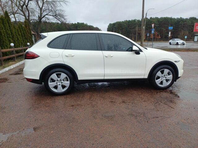 Белый Порше Каен, объемом двигателя 4.8 л и пробегом 168 тыс. км за 14028 $, фото 6 на Automoto.ua