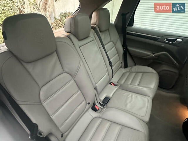 Білий Порше Cayenne, об'ємом двигуна 4.81 л та пробігом 194 тис. км за 21700 $, фото 27 на Automoto.ua