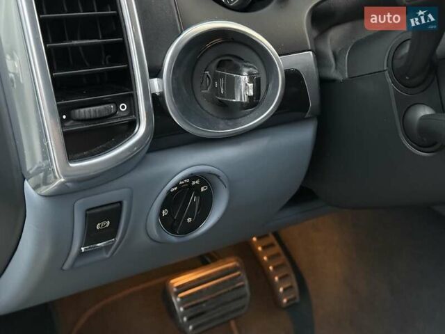 Белый Порше Каен, объемом двигателя 4.8 л и пробегом 199 тыс. км за 16500 $, фото 13 на Automoto.ua