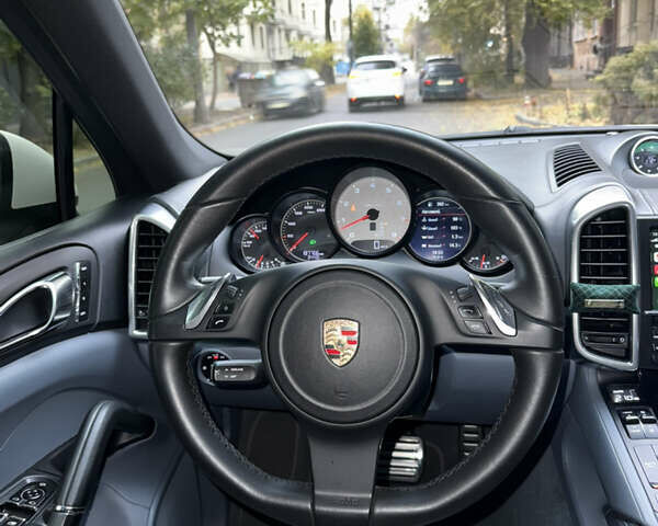 Білий Порше Cayenne, об'ємом двигуна 4.81 л та пробігом 197 тис. км за 18500 $, фото 7 на Automoto.ua