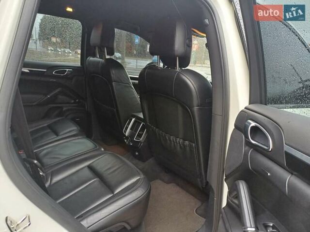 Белый Порше Каен, объемом двигателя 4.81 л и пробегом 168 тыс. км за 14000 $, фото 12 на Automoto.ua