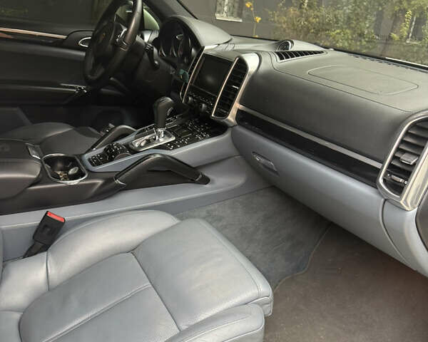 Білий Порше Cayenne, об'ємом двигуна 4.81 л та пробігом 197 тис. км за 18500 $, фото 15 на Automoto.ua