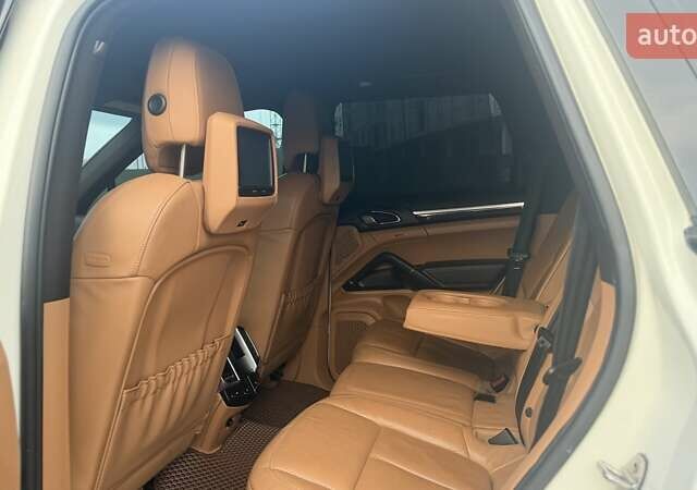 Білий Порше Cayenne, об'ємом двигуна 3 л та пробігом 229 тис. км за 19500 $, фото 15 на Automoto.ua