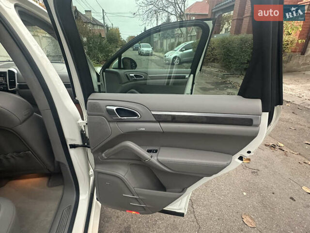 Білий Порше Cayenne, об'ємом двигуна 4.81 л та пробігом 194 тис. км за 21700 $, фото 28 на Automoto.ua