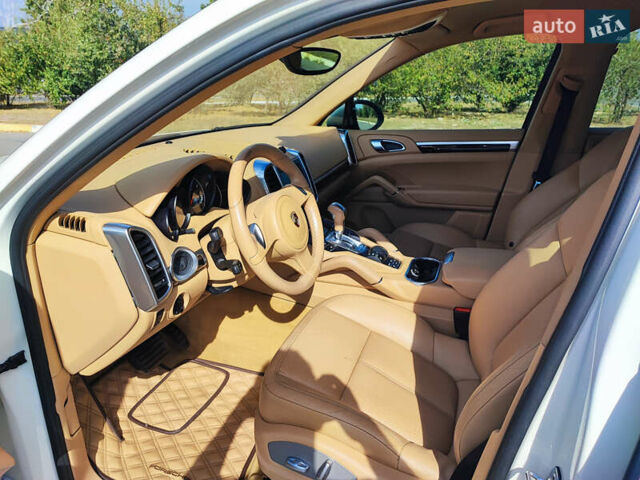 Белый Порше Каен, объемом двигателя 3.6 л и пробегом 120 тыс. км за 18500 $, фото 12 на Automoto.ua