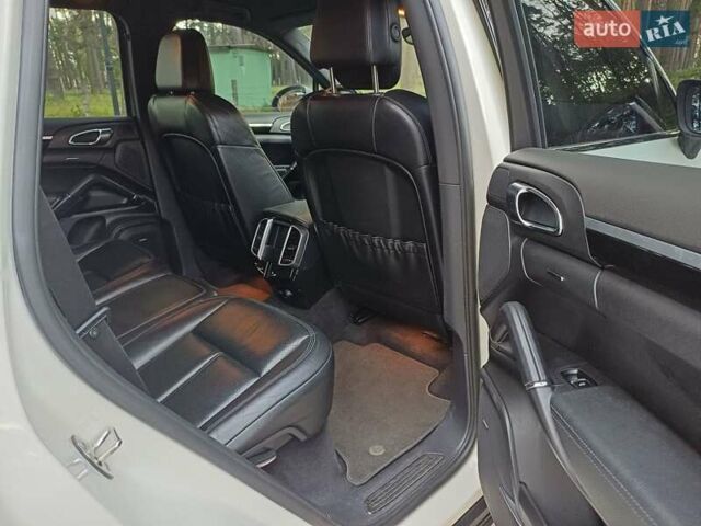 Белый Порше Каен, объемом двигателя 4.8 л и пробегом 167 тыс. км за 14999 $, фото 14 на Automoto.ua
