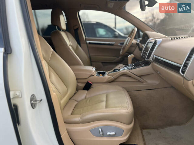 Белый Порше Каен, объемом двигателя 3.6 л и пробегом 167 тыс. км за 17500 $, фото 13 на Automoto.ua