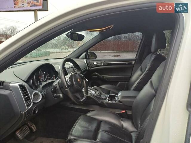 Белый Порше Каен, объемом двигателя 4.81 л и пробегом 168 тыс. км за 14000 $, фото 8 на Automoto.ua