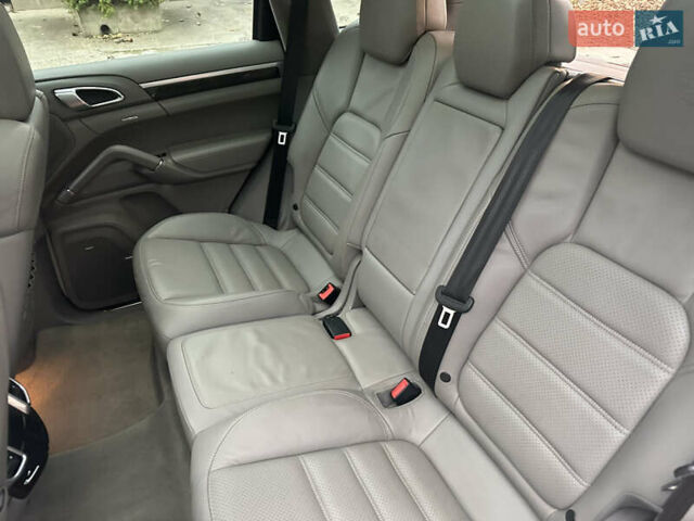 Білий Порше Cayenne, об'ємом двигуна 4.81 л та пробігом 194 тис. км за 21700 $, фото 26 на Automoto.ua