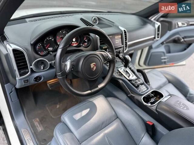 Белый Порше Каен, объемом двигателя 4.8 л и пробегом 199 тыс. км за 16500 $, фото 15 на Automoto.ua