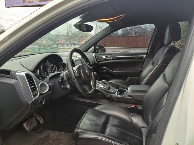 Белый Порше Каен, объемом двигателя 4.8 л и пробегом 168 тыс. км за 14028 $, фото 9 на Automoto.ua