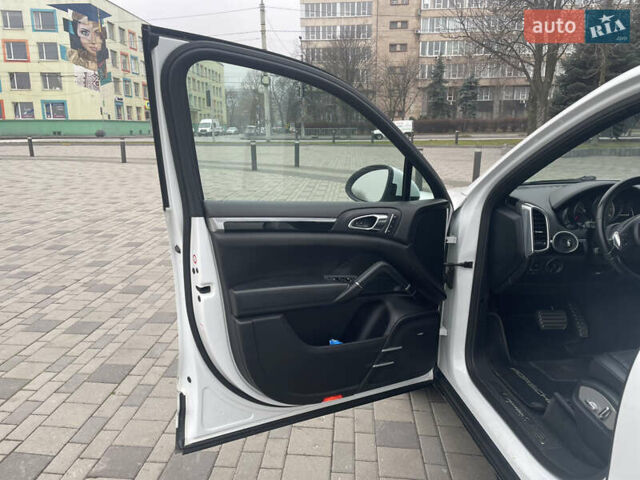 Белый Порше Каен, объемом двигателя 3 л и пробегом 201 тыс. км за 17499 $, фото 5 на Automoto.ua