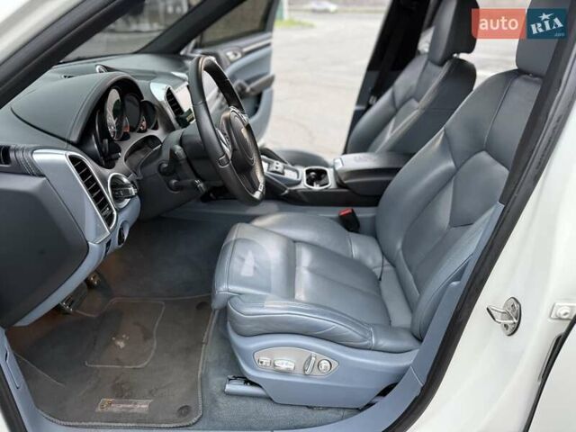 Белый Порше Каен, объемом двигателя 4.8 л и пробегом 199 тыс. км за 16500 $, фото 11 на Automoto.ua