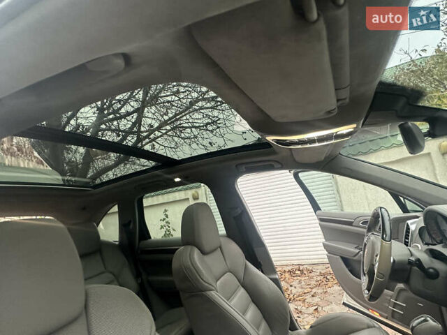 Білий Порше Cayenne, об'ємом двигуна 4.81 л та пробігом 194 тис. км за 21700 $, фото 23 на Automoto.ua