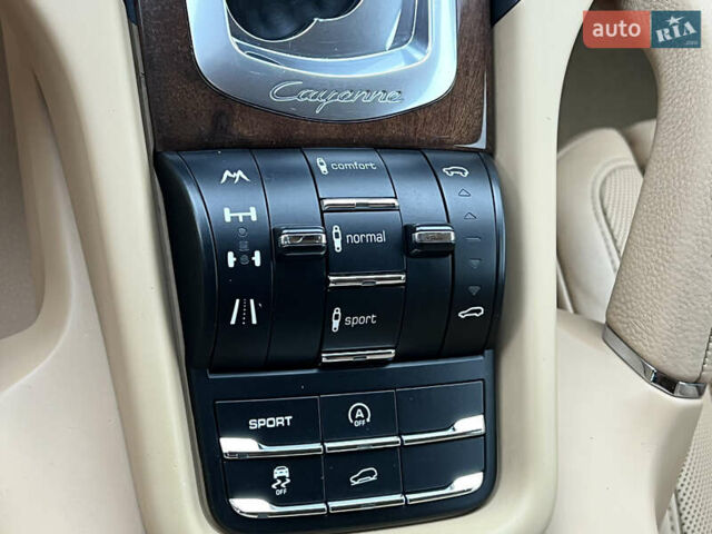 Белый Порше Каен, объемом двигателя 3.6 л и пробегом 175 тыс. км за 16700 $, фото 11 на Automoto.ua