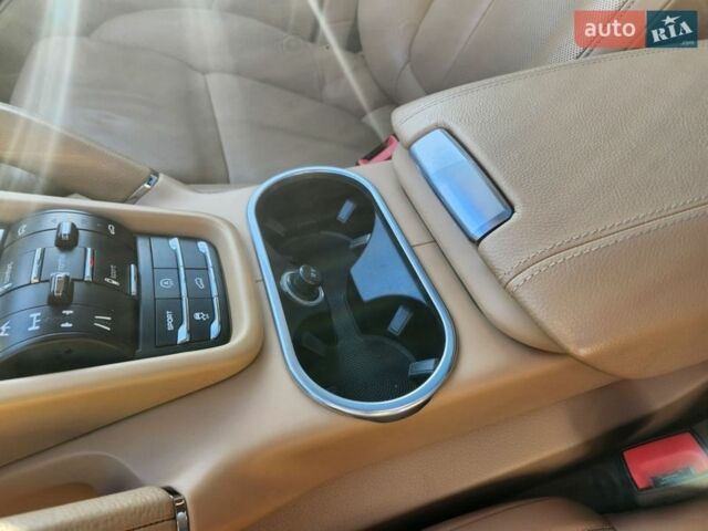 Белый Порше Каен, объемом двигателя 4.81 л и пробегом 118 тыс. км за 19999 $, фото 23 на Automoto.ua