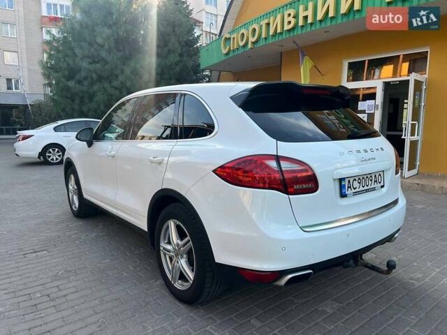 Белый Порше Каен, объемом двигателя 3.6 л и пробегом 300 тыс. км за 13500 $, фото 1 на Automoto.ua