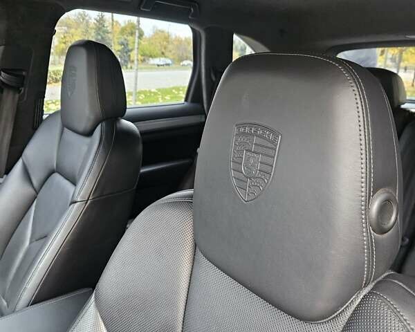 Білий Порше Cayenne, об'ємом двигуна 4.81 л та пробігом 143 тис. км за 19999 $, фото 11 на Automoto.ua