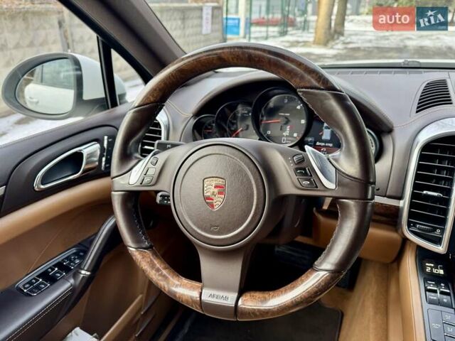 Белый Порше Каен, объемом двигателя 2.97 л и пробегом 170 тыс. км за 24900 $, фото 18 на Automoto.ua